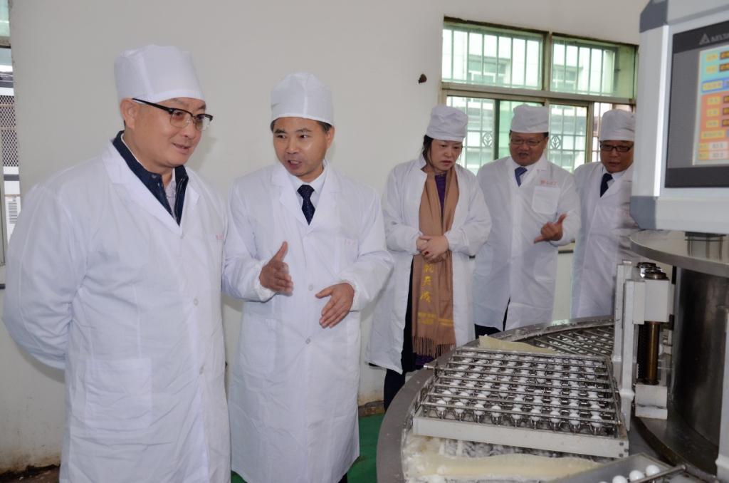 楊總肖總蒞臨樟樹制藥生產(chǎn)一線視察工作