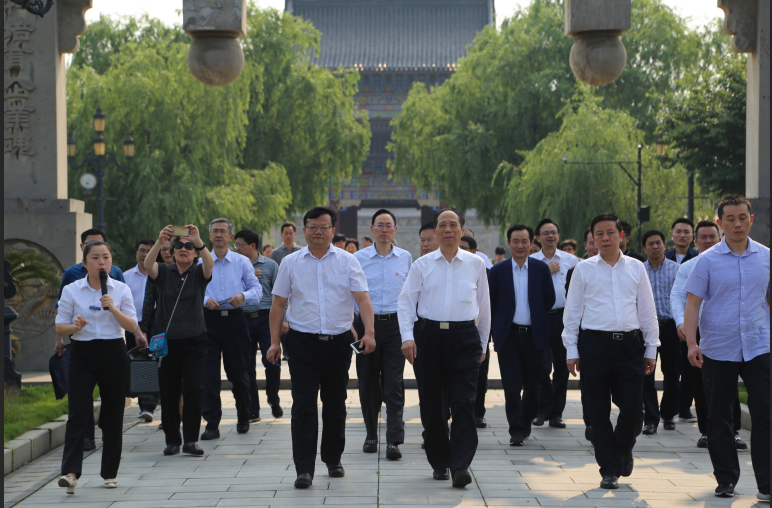 全國(guó)人大副委員長(zhǎng)吉炳軒視察仁和集團(tuán)