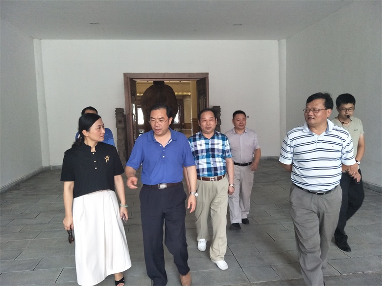 宜春市明月山名勝區(qū)領(lǐng)導(dǎo)到仁和集團(tuán)考察 (1).jpg